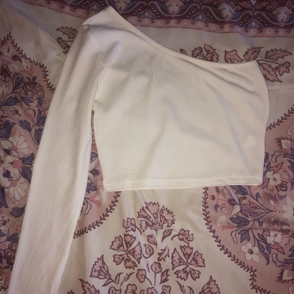 OFF SHOULDER CROP TOP